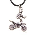 Affichez Votre Audace Avec Notre Pendentif Moto Cross Unique !