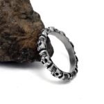 affichez votre style avec notre bague tete de mort pour femme 704 1