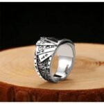 affirmez votre style avec la bague biker quinte flush 160 1