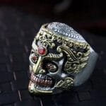 Bague Biker Argent: L’élégance Audacieuse De La Femme Biker!