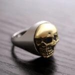 Bague Biker Tête De Mort: Liberté Et Audace En Acier!