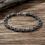 Bracelet Biker En Chaine Fine: Originalité Et Style Assurés!