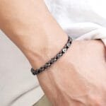 Bracelet Biker En Chaine Fine: Originalité Et Style Assurés!