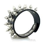bracelet cuir biker cloute au fermoir a pression style gothique irresistible 485 1