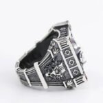 capturez la mort avec cette bague biker en acier elegante 981 1