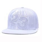 casquette moto noir chiffre 23 elegance et sport a la conduite blanc 505 1
