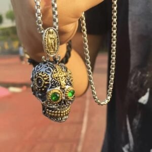 collier tete de mort mexicaine un hommage vibrant aux yeux verts collier 105 1