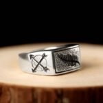 elegance mystique la bague plume argent pour les bikers audacieux 556 1