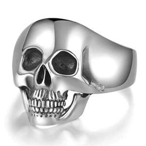 elegante bague tete de mort lessence du style biker 55 133 1