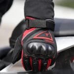 Gants Chauffants: Votre Allié Pour Des Trajets Moto Chauds Cet Hiver!