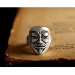 portez la rebellion avec bague anonymous en acier 274 1
