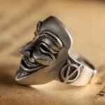 portez la rebellion avec bague anonymous en acier 546 1