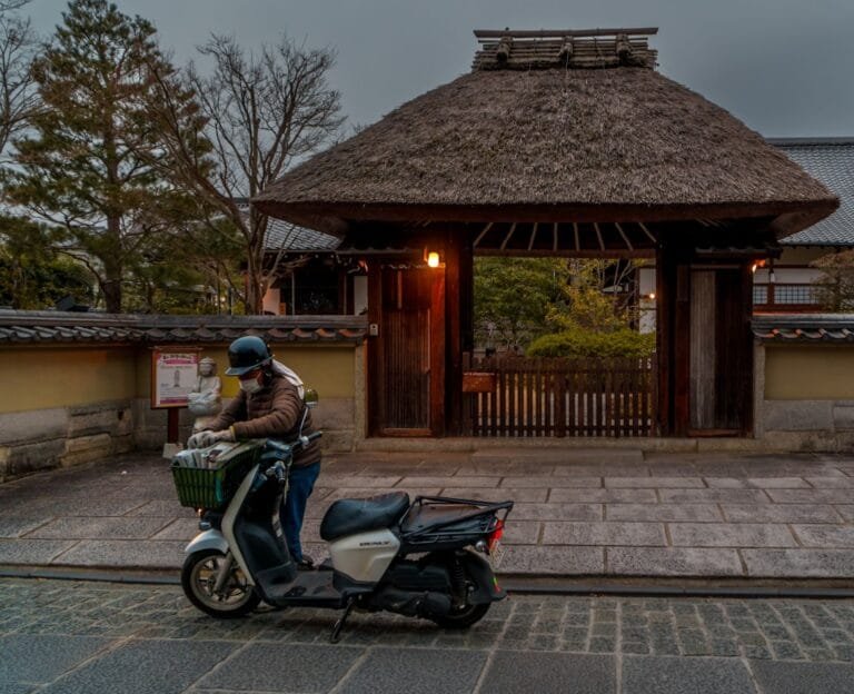 combien coûte une moto image